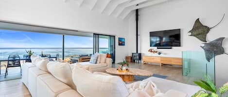 House (6 Bedrooms) | Interior
