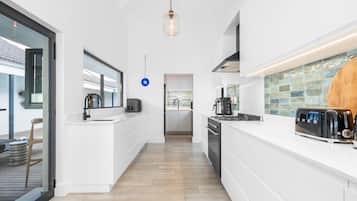 House (6 Bedrooms) | Interior