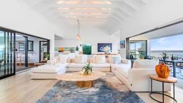 House (6 Bedrooms) | Interior