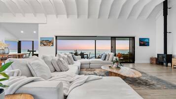 House (6 Bedrooms) | Interior