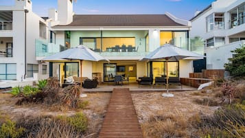 House (6 Bedrooms) | Interior
