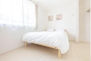3 bedrooms, WiFi, bed sheets - Near Shinjuku 3 stops Quaint 3-bedroom bungalow with AC in Suginami City (Suginami City)
