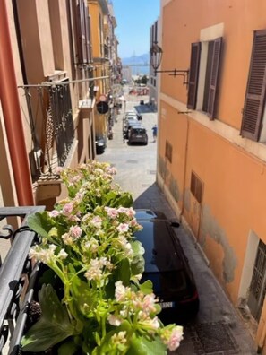 Property grounds - City Centre Cagliari - Modern flat in the historic centre with parking (Cagliari)