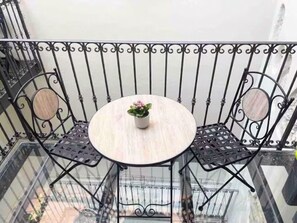 Outdoor dining - City Centre Cagliari - Modern flat in the historic centre with parking (Cagliari)