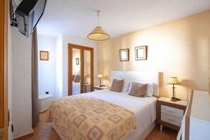 Free WiFi, bed sheets - Ground floor apartment with pool in Jávea, Family-Friendly Holiday Rental on the Costa Blanca (Javea / Xàbia)