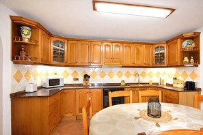 Fridge, microwave, oven, dishwasher - Ground floor apartment with pool in Jávea, Family-Friendly Holiday Rental on the Costa Blanca (Javea / Xàbia)