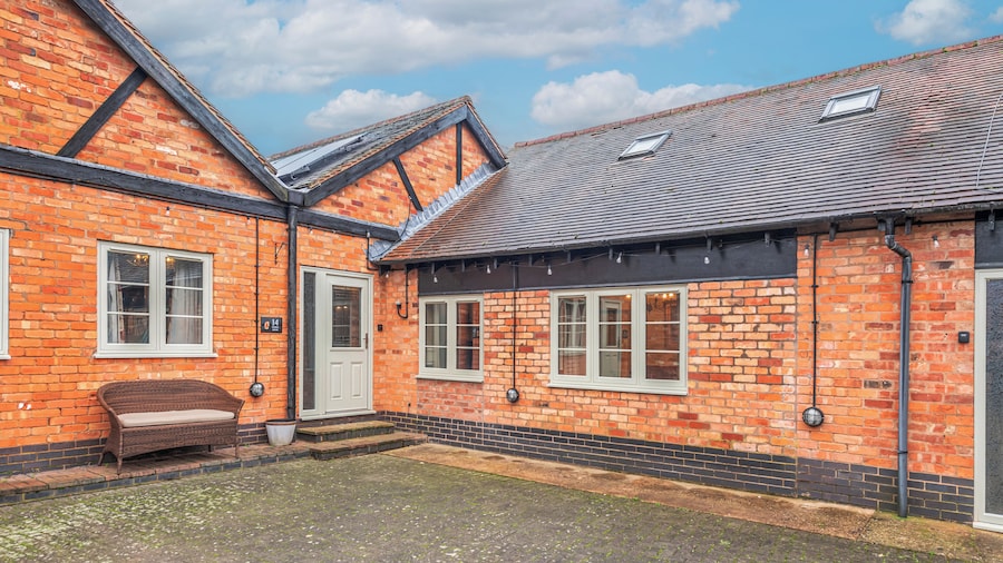 Pools Cottage 14 - Stable House