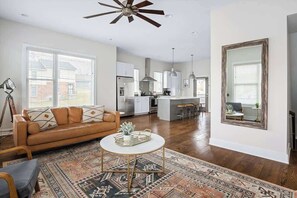 TV, offices - Two Lux Homes – 22 Beds! Perfect for Large Groups! (Nashville)