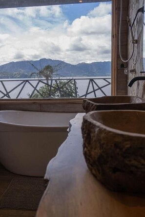 Suite, Balcony, Lake View | Bathroom - ECOHOTEL MAUKA (El encano)
