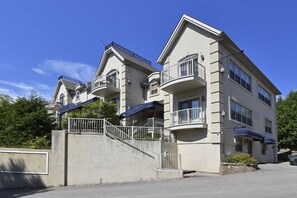 Unclassified image, 4 of 35, button - Condo Alpina – 3105 | Cozy Retreat in St-Sauveur (Piedmont)