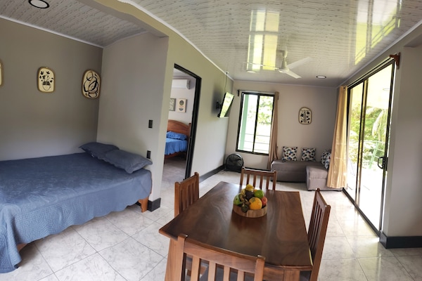 Quarto quádruplo básico, vista para a montanha | Wi-Fi de cortesia, roupa de cama