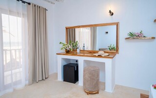 Deluxe Double Room, Balcony, Beach View | Interior