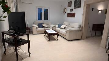 TV, mesa de pingue-pongue