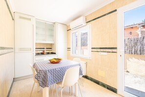 Dining - Holiday Home 'Can Regalat' with Sea View, Wi-Fi and Air Conditioning (Montfarrutx)