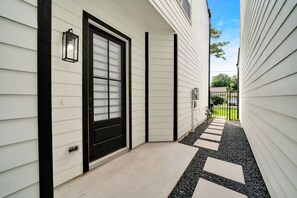 Exterior detail - Accessible 3BR - Gigabit WiFi, Podcast Studio & 8-Seat Dining, Mins to TMC & NRG (Houston)