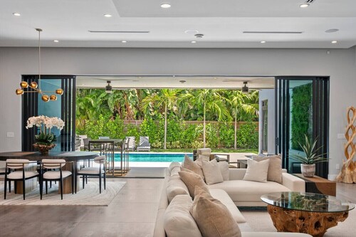 New construction 4-bedroom villa amazing location in Fort Lauderdale