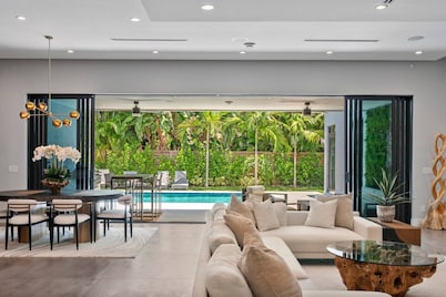 New construction 4-bedroom villa amazing location in Fort Lauderdale