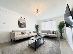 Unclassified image, 2 of 19, button - 3 Bed Apartment with elevator- Central London (London)