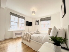 Unclassified image, 3 of 19, button - 3 Bed Apartment with elevator- Central London (London)