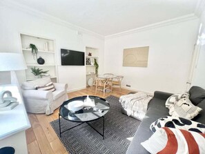 Unclassified image, 3 of 19, button - 2 Bed Apartment- Mayfair (2) (London)