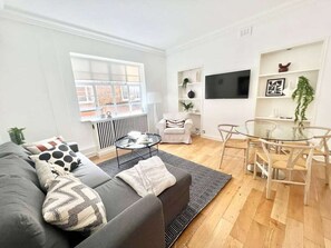 Unclassified image, 2 of 19, button - 2 Bed Apartment- Mayfair (2) (London)
