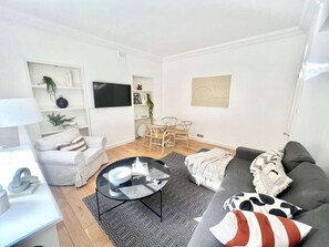 Unclassified image, 4 of 19, button - 2 Bed Apartment- Mayfair (2) (London)