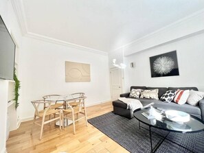 Unclassified image, 5 of 19, button - 2 Bed Apartment- Mayfair (2) (London)