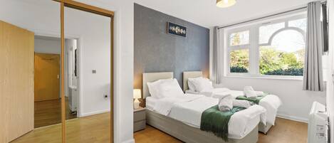 Schreibtisch, Bügeleisen/Bügelbrett, kostenloses WLAN, Bettwäsche