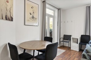 Dining - Spacious 2 Bed Apartment • Free Parking • Central (Watford)