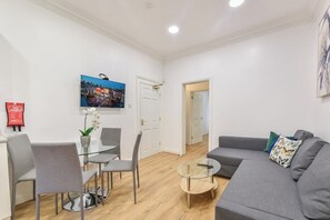 TV - 2 Bed Piccadilly Apartment (2) (St. James's)