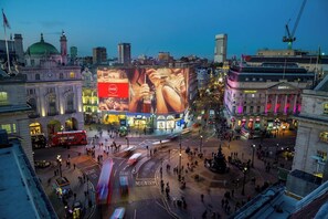 Unclassified image, 5 of 9, button - 2 Bed Piccadilly Apartment (2) (St. James's)