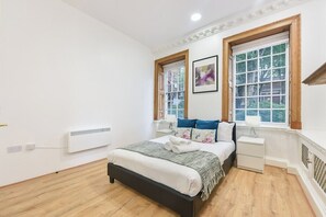 Unclassified image, 4 of 9, button - 2 Bed Piccadilly Apartment (2) (St. James's)