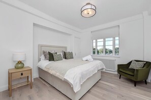 Unclassified image, 2 of 11, button - 3 Bed- Buckingham Palace (London)