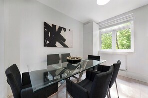 Dining - 2 Bed Apartment- Finsbury Park Station (B) (London)