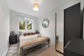 3 slaapkamers, een strijkplank/strijkijzer, wifi, beddengoed