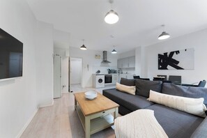 Unclassified image, 3 of 21, button - 2 Bed Apartment- Finsbury Park Station (B) (London)