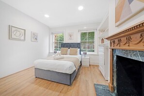 Unclassified image, 3 of 18, button - 2 Bed Piccadilly Apartment (3) (St. James's)