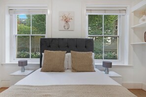 3 bedrooms, iron/ironing board, WiFi, bed sheets - 2 Bed Piccadilly Apartment (3) (St. James's)