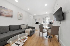 Unclassified image, 4 of 18, button - 2 Bed Piccadilly Apartment (3) (St. James's)
