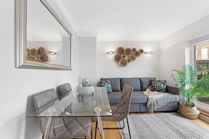 Unclassified image, 3 of 24, button - Mayfair Mews Apartment- 1 bed with balcony (6) (London)