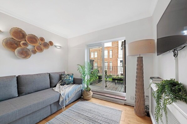 Unclassified image, 1 of 24, button - Mayfair Mews Apartment- 1 bed with balcony (6) (London)