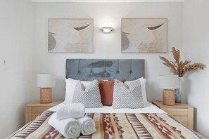2 habitaciones, tabla de planchar con plancha, wifi y ropa de cama 