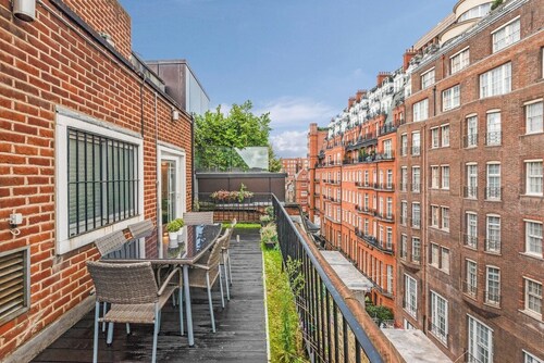 Mayfair Mews Apartment- 1 bed with balcony (6)