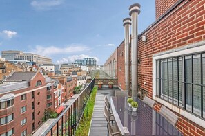 Unclassified image, 5 of 24, button - Mayfair Mews Apartment- 1 bed with balcony (6) (London)