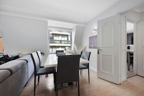 Dining - Mayfair Mews Apartment- 2 Bed with elevator (5) (London)