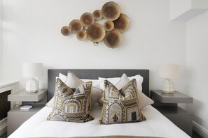 3 bedrooms, iron/ironing board, WiFi, bed sheets - Mayfair Mews Apartment- 2 Bed with elevator (5) (London)