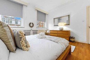 Unclassified image, 5 of 25, button - 2 Bed Apartment- Mayfair (5) (London)