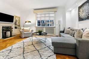 Unclassified image, 2 of 25, button - 2 Bed Apartment- Mayfair (5) (London)