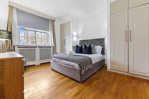 3 bedrooms, iron/ironing board, WiFi, bed sheets - 2 Bed Apartment- Mayfair (5) (London)