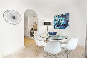 Dining - Mayfair Apartment with Balcony- 2 Bed & 2 Bath (London)